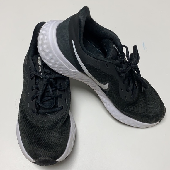 Nike Shoes - Nike Revolution Women’s Sneakers